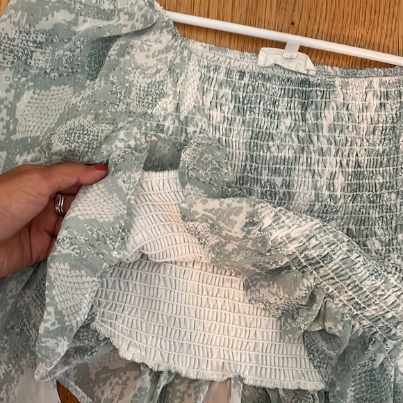 Ruby smocked snakeskin print top size small - Picture 4 of 6